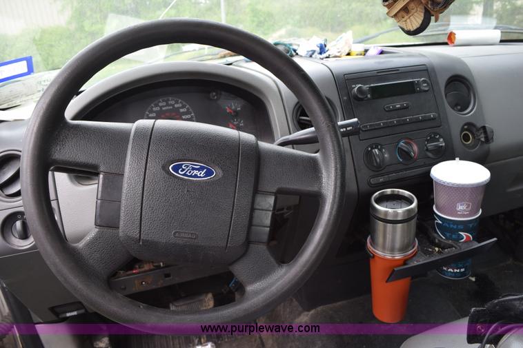 image for item H5244 2006 Ford F150 pickup truck