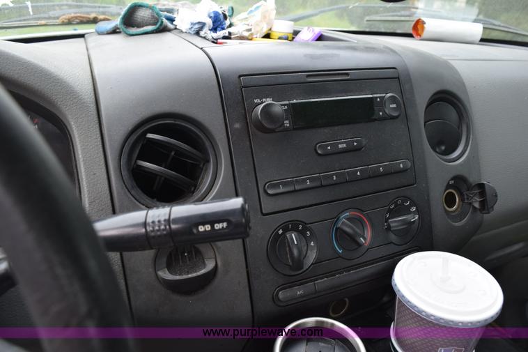 image for item H5244 2006 Ford F150 pickup truck