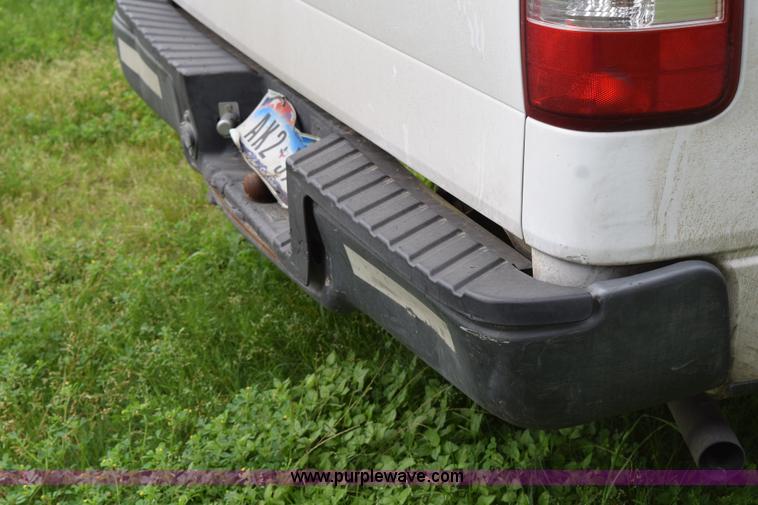 image for item H5244 2006 Ford F150 pickup truck