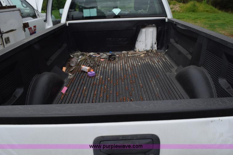 image for item H5244 2006 Ford F150 pickup truck