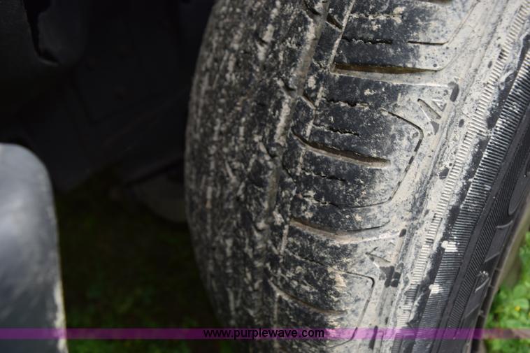 image for item H5244 2006 Ford F150 pickup truck