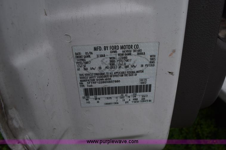 image for item H5244 2006 Ford F150 pickup truck