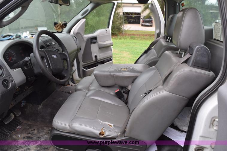 image for item H5244 2006 Ford F150 pickup truck