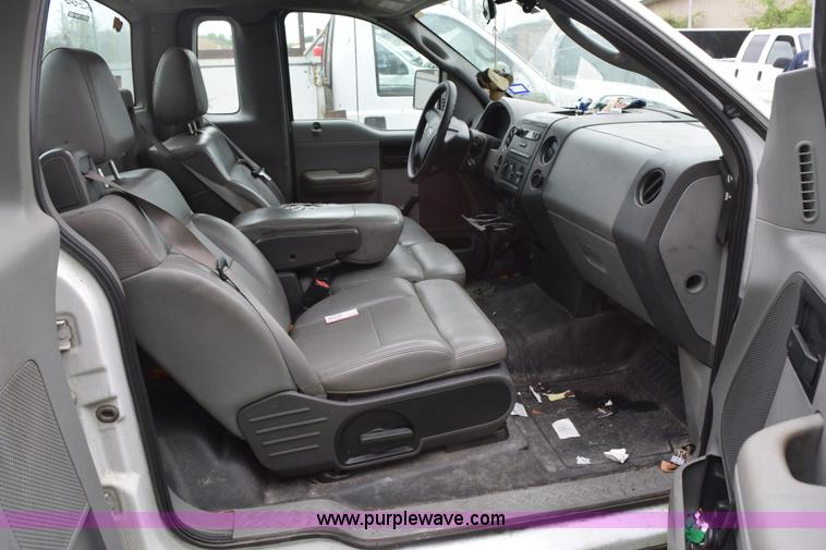 image for item H5244 2006 Ford F150 pickup truck