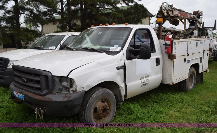 image for item H5245 2000 Ford F350 Super Duty utility truck