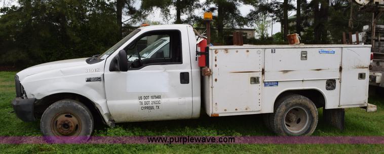 image for item H5245 2000 Ford F350 Super Duty utility truck