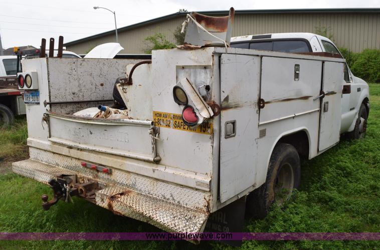 image for item H5245 2000 Ford F350 Super Duty utility truck