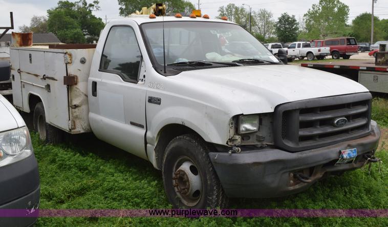 image for item H5245 2000 Ford F350 Super Duty utility truck