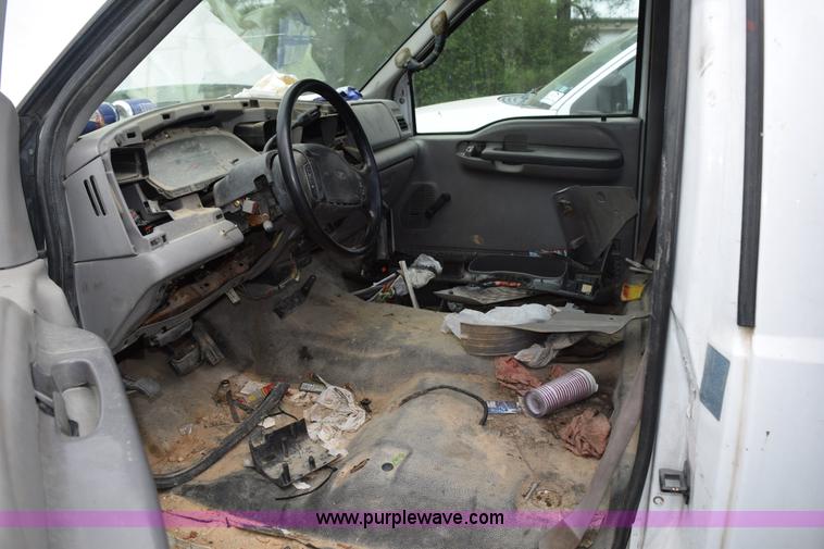 image for item H5245 2000 Ford F350 Super Duty utility truck