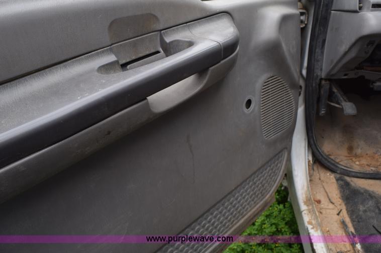 image for item H5245 2000 Ford F350 Super Duty utility truck