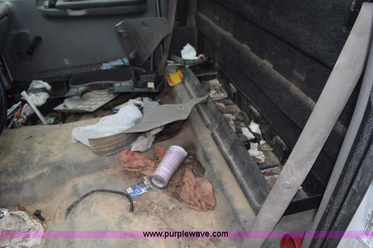 image for item H5245 2000 Ford F350 Super Duty utility truck