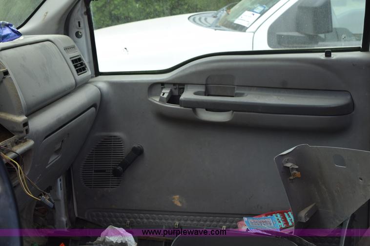 image for item H5245 2000 Ford F350 Super Duty utility truck