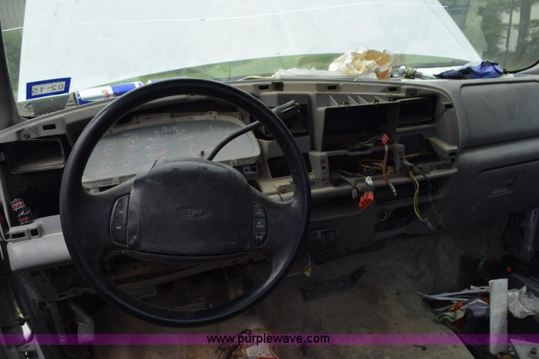 image for item H5245 2000 Ford F350 Super Duty utility truck