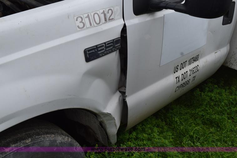 image for item H5245 2000 Ford F350 Super Duty utility truck