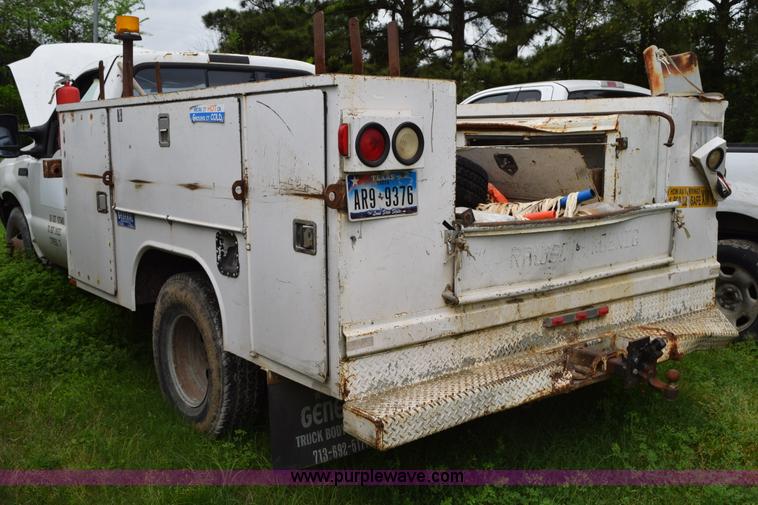 image for item H5245 2000 Ford F350 Super Duty utility truck