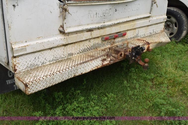 image for item H5245 2000 Ford F350 Super Duty utility truck