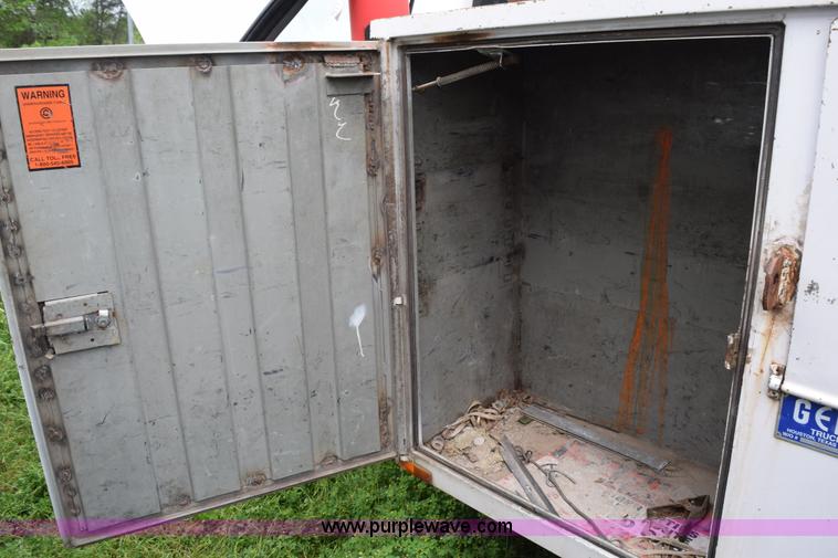 image for item H5245 2000 Ford F350 Super Duty utility truck