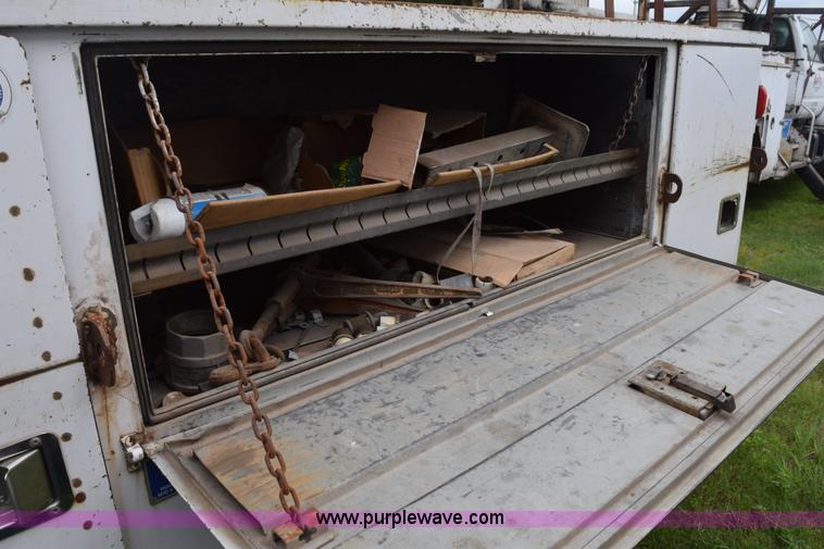 image for item H5245 2000 Ford F350 Super Duty utility truck