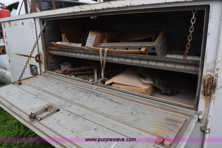 image for item H5245 2000 Ford F350 Super Duty utility truck