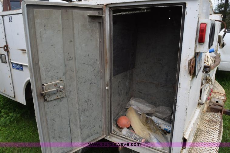 image for item H5245 2000 Ford F350 Super Duty utility truck