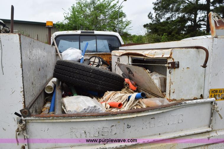 image for item H5245 2000 Ford F350 Super Duty utility truck