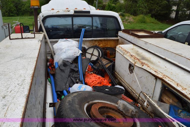 image for item H5245 2000 Ford F350 Super Duty utility truck