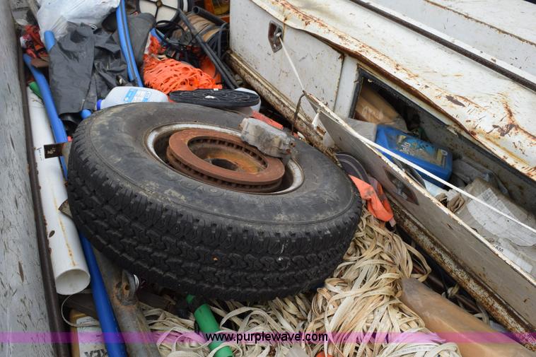 image for item H5245 2000 Ford F350 Super Duty utility truck