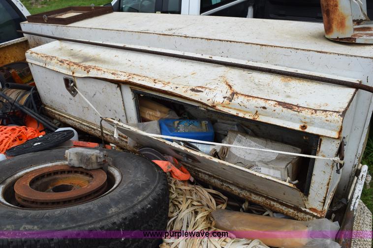 image for item H5245 2000 Ford F350 Super Duty utility truck