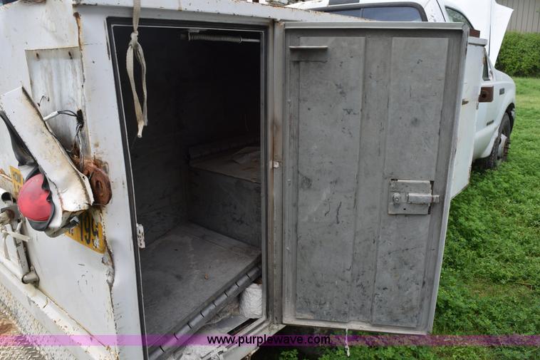 image for item H5245 2000 Ford F350 Super Duty utility truck