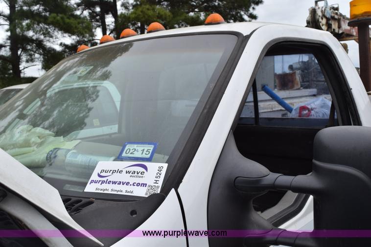 image for item H5245 2000 Ford F350 Super Duty utility truck