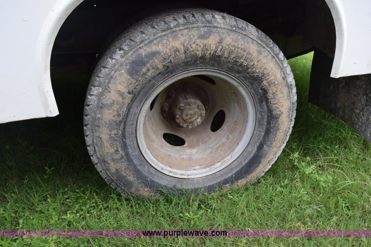 image for item H5245 2000 Ford F350 Super Duty utility truck