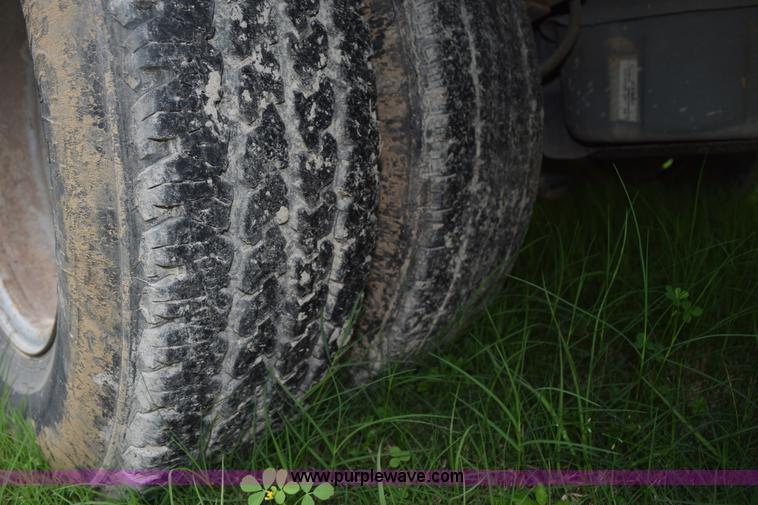 image for item H5245 2000 Ford F350 Super Duty utility truck