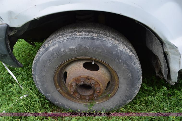 image for item H5245 2000 Ford F350 Super Duty utility truck