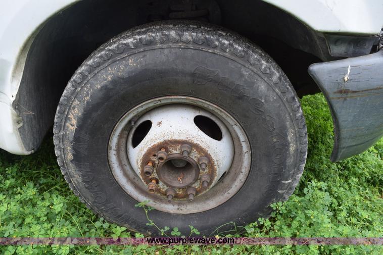 image for item H5245 2000 Ford F350 Super Duty utility truck