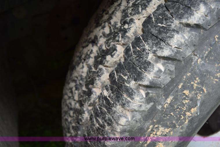 image for item H5245 2000 Ford F350 Super Duty utility truck