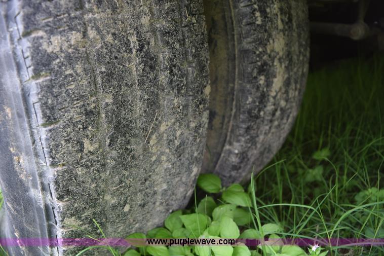 image for item H5245 2000 Ford F350 Super Duty utility truck