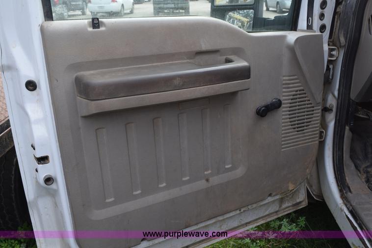 image for item H5247 2008 Ford F550 Crew Cab flatbed truck