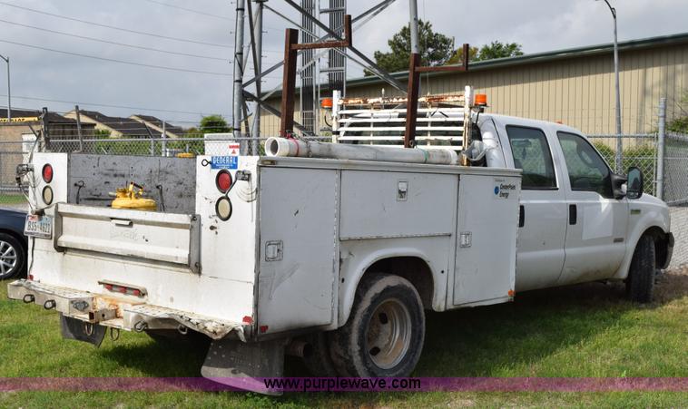 image for item H5250 2006 Ford F350 Super Duty Crew Cab utility truck