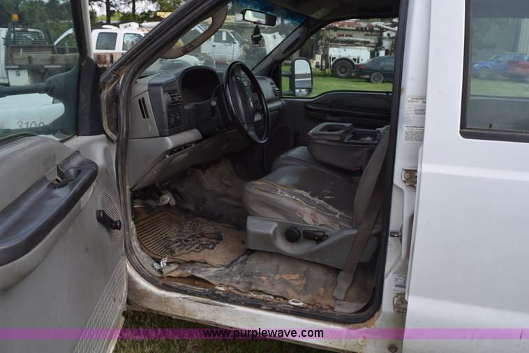 image for item H5250 2006 Ford F350 Super Duty Crew Cab utility truck