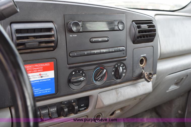 image for item H5250 2006 Ford F350 Super Duty Crew Cab utility truck