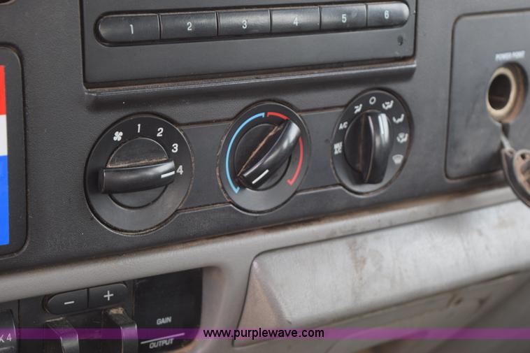 image for item H5250 2006 Ford F350 Super Duty Crew Cab utility truck