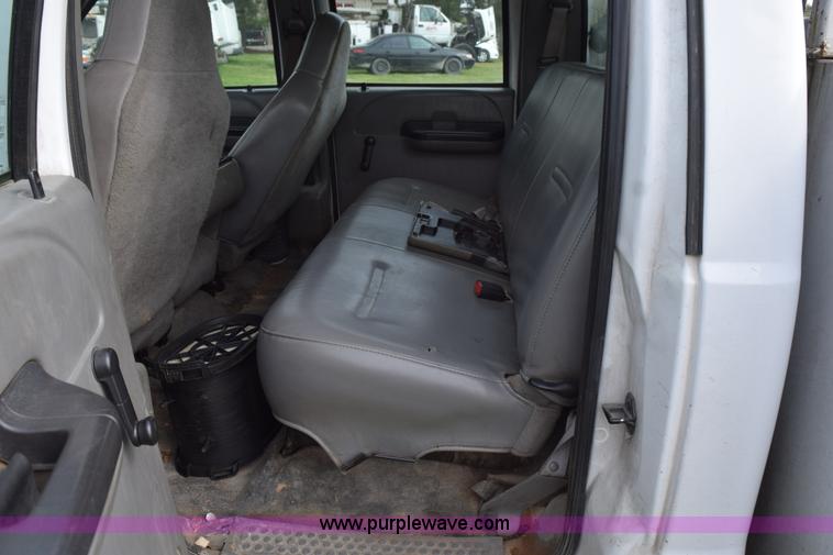 image for item H5250 2006 Ford F350 Super Duty Crew Cab utility truck