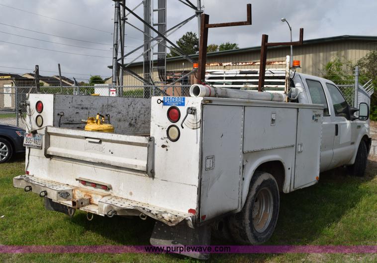 image for item H5250 2006 Ford F350 Super Duty Crew Cab utility truck