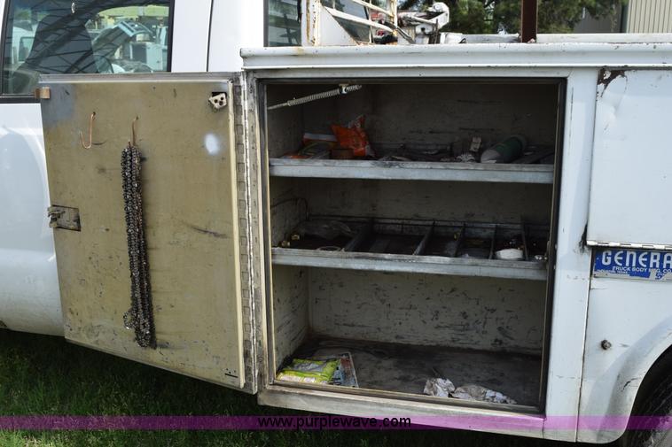 image for item H5250 2006 Ford F350 Super Duty Crew Cab utility truck