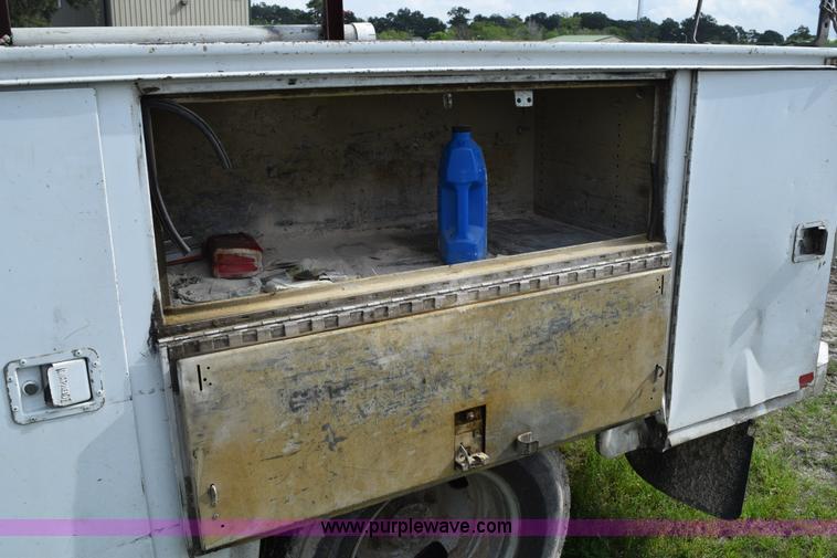 image for item H5250 2006 Ford F350 Super Duty Crew Cab utility truck