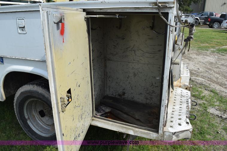 image for item H5250 2006 Ford F350 Super Duty Crew Cab utility truck