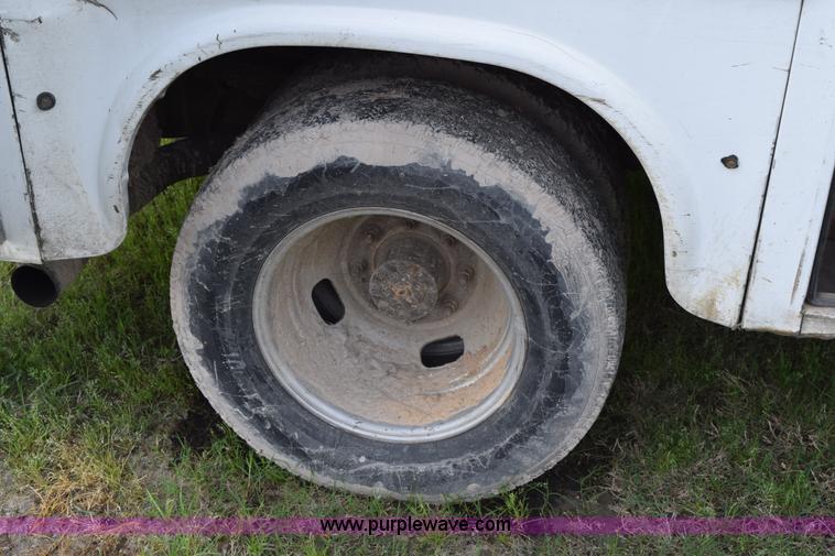 image for item H5250 2006 Ford F350 Super Duty Crew Cab utility truck