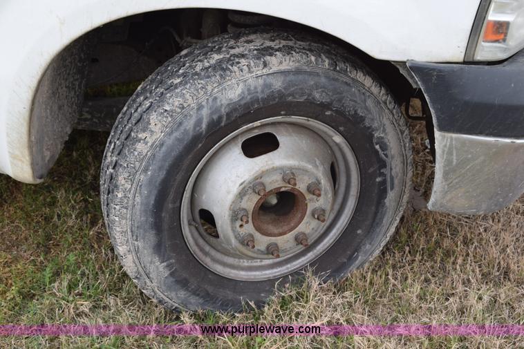 image for item H5250 2006 Ford F350 Super Duty Crew Cab utility truck