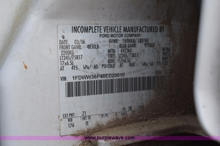 image for item H5250 2006 Ford F350 Super Duty Crew Cab utility truck