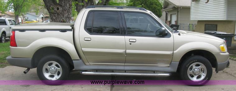 image for item H8666 2002 Ford Explorer Sport Track SUV